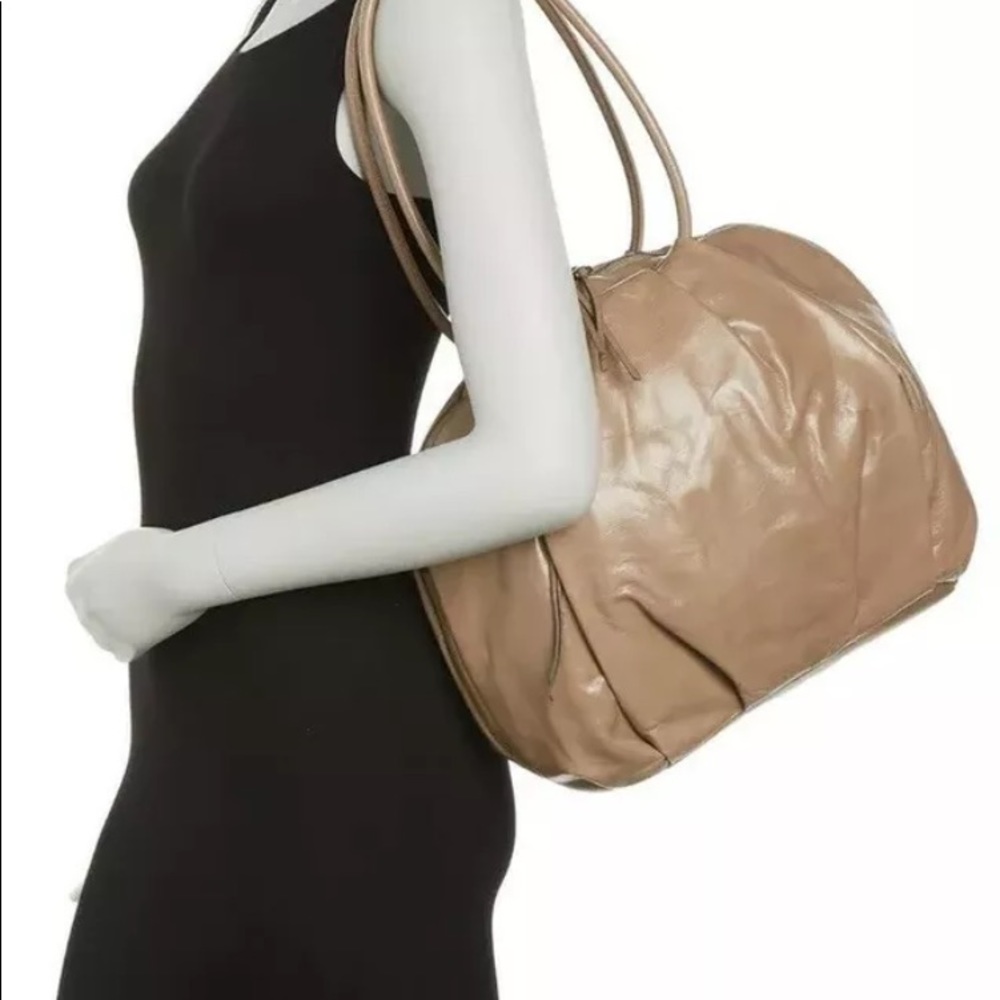 Hobo Divine Leather Shoulder Bag in Cobblestone
